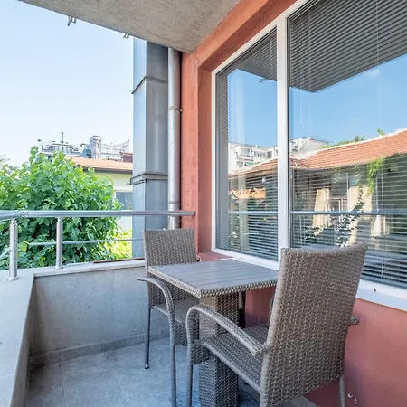 Spacious 1 Bedroom In A Lively Center Apartman Szófia