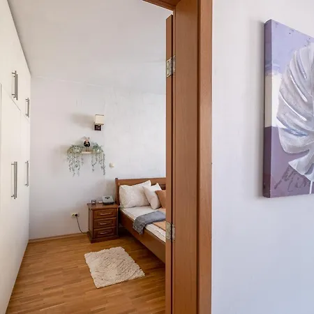 شقة Spacious 1 Bedroom In A Lively Center *