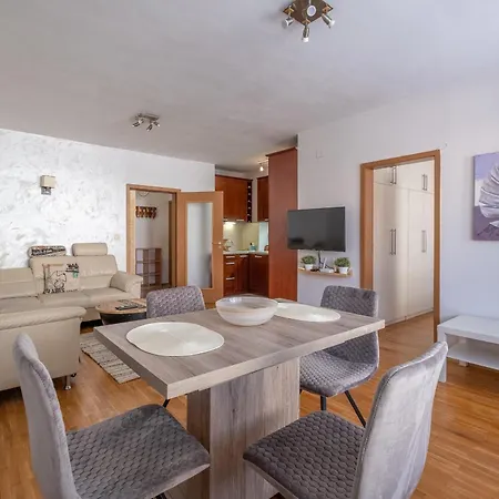 Spacious 1 Bedroom In A Lively Center Apartman Szófia