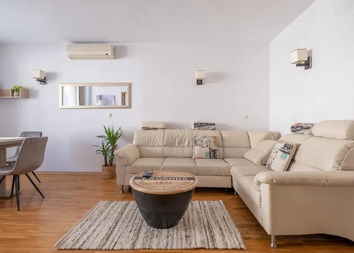 Spacious 1 Bedroom In A Lively Center 소피아