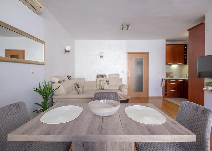 Spacious 1 Bedroom In A Lively Center 소피아