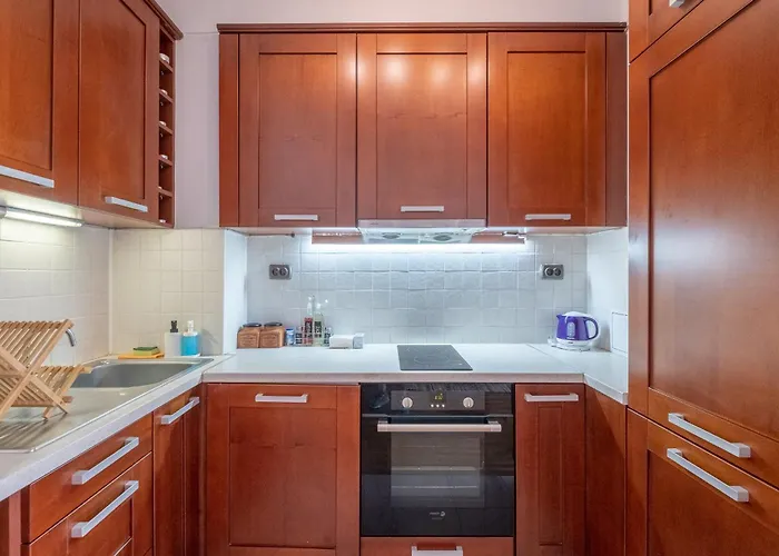 Spacious 1 Bedroom In A Lively Center