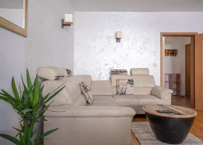 아파트 Spacious 1 Bedroom In A Lively Center