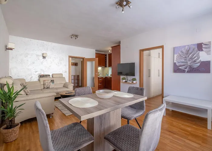 Spacious 1 Bedroom In A Lively Center 아파트 소피아