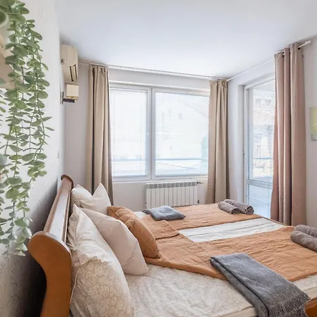 Spacious 1 Bedroom In A Lively Center Apartamento Sófia